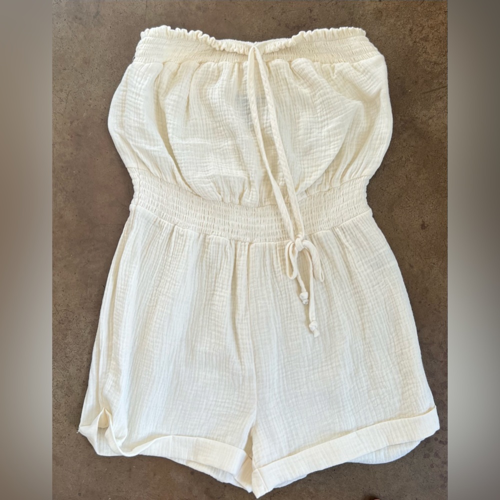 White romper perfect for any vacation this summer 🤍